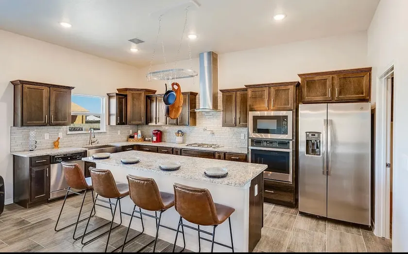 Large Group /5 bed 3.5 bath-Modern-Mountain View - Image 1