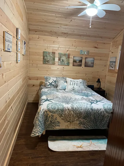 Cozy Nook in Sandy Hook - Image 1
