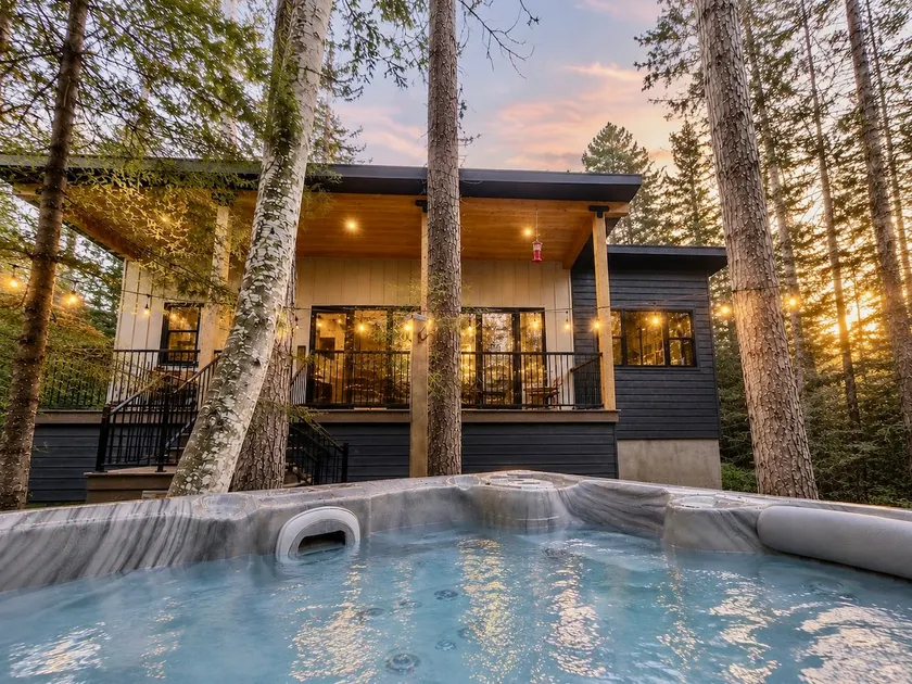 New Muskoka Cottage | Private Sauna & Hot Tub  - Image 1