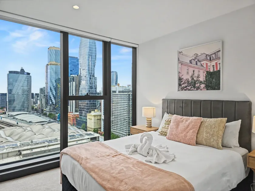 Epic Skyline View From Balcony. Pool, Gym, Jacuzzi - Image 1