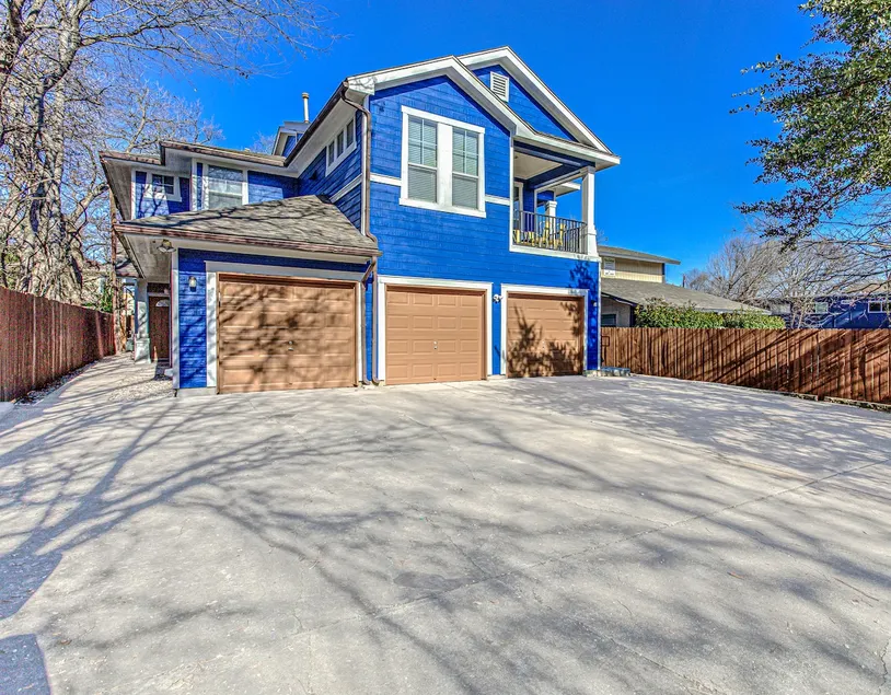 Newly Designed 3 BDRM I Mins to Domain/FC Stadium - Image 1