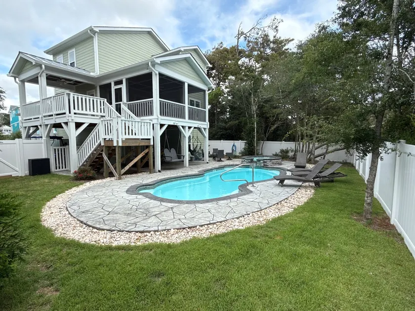 Hang Zen! This house has it all! - Image 1