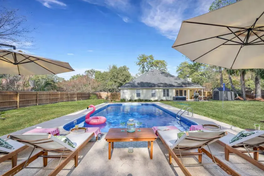 Savannah 5BR Pool, Jacuzzi, Firepit, Sports, Games - Image 1