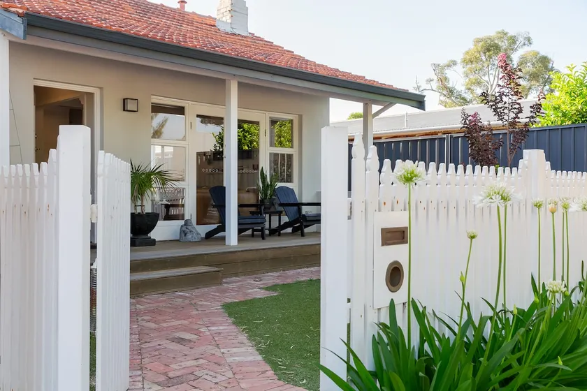 Guildford Cottage Swan BnB Management - Image 1