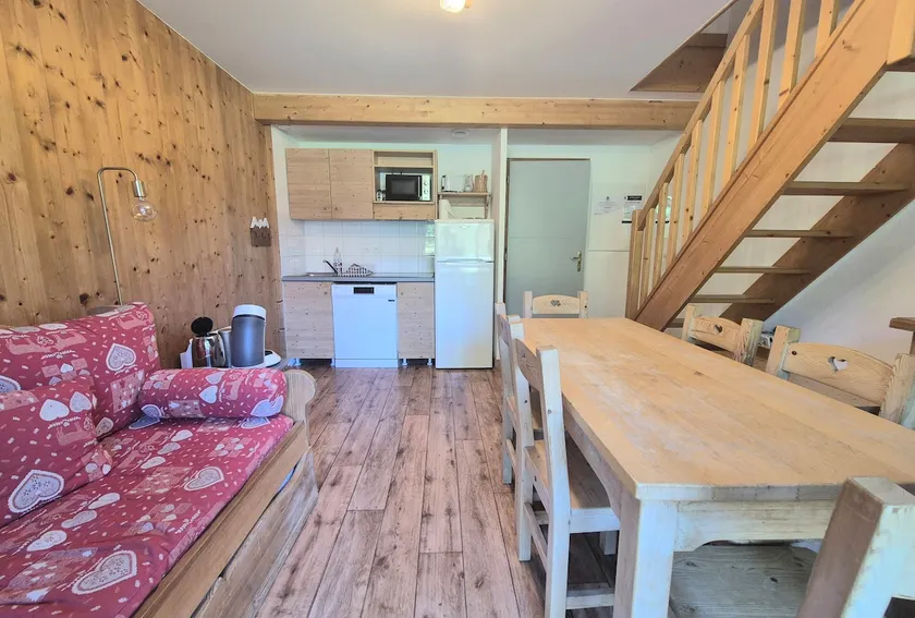 Möki chalet with pool and sauna access - Image 1