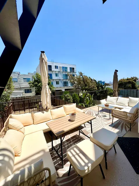 Stunning condo steps from Ocean Beach - Image 1