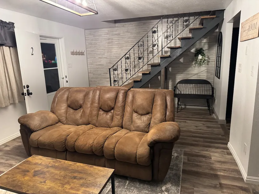 #2 Miller Suites -Cozy Downtown - Image 1