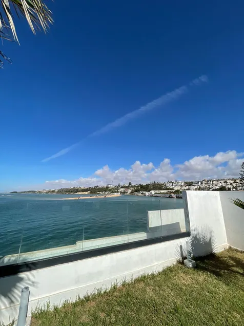 Beautiful sea view, luxurious setting. - Image 1