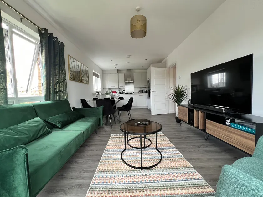 Home Away From Home | FREE Parking | EV Charger - Image 1