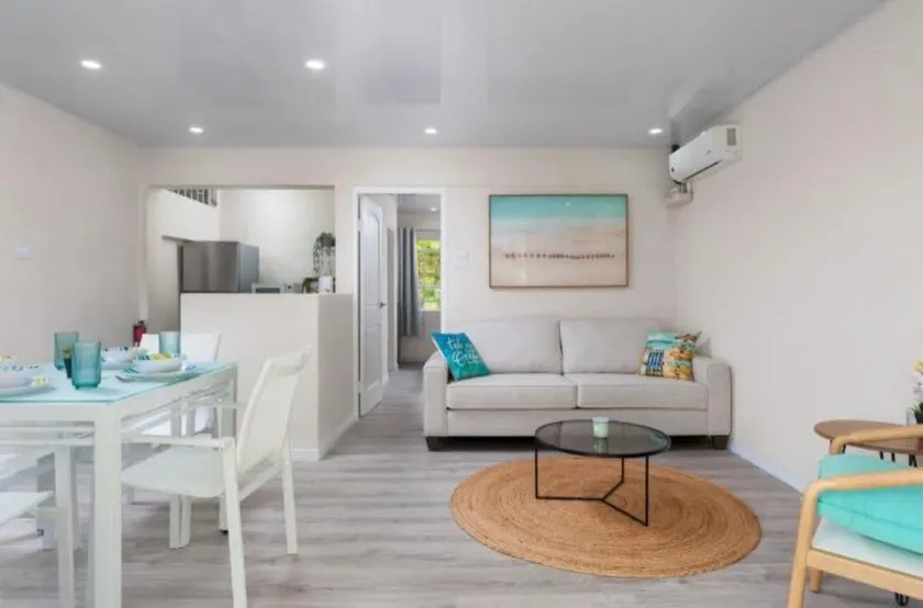 Newly renovated condo in the heart of Holetown - Image 1
