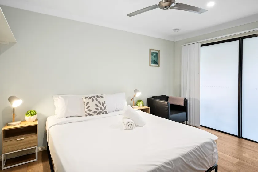 Clean Sunnybank Studio | AC | Near Shops | 4144D0 - Image 1