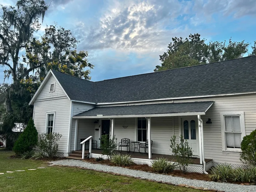 Cute cottage-historic district-hot tub - Image 1