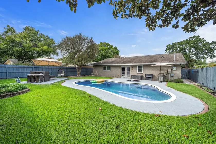 Pool Stay Near DT, Heights | WiFi Games | Yard BBQ - Image 1