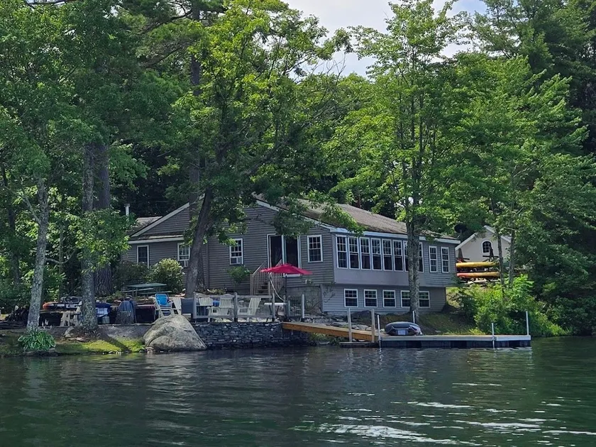 Lakefront gem - Image 1