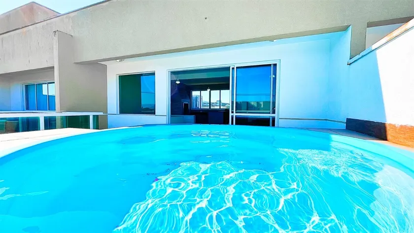 Triplex a 150m do mar - Image 1