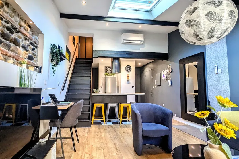 Quiet central duplex with AC and free parking - Image 1