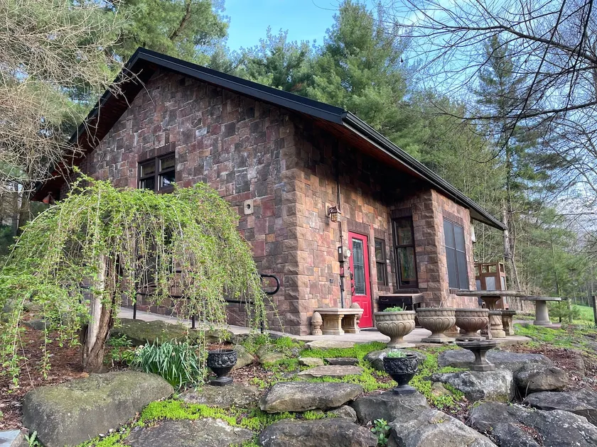 Romantic private cabin w hot tub in Amish Country - Image 1