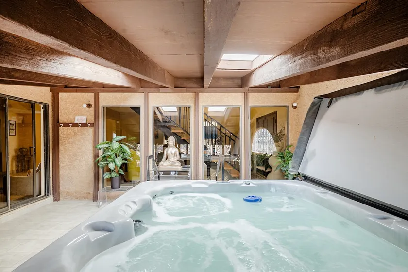 Luxury Stays | 6BR Family Retreat • Indoor Jacuzzi - Image 1