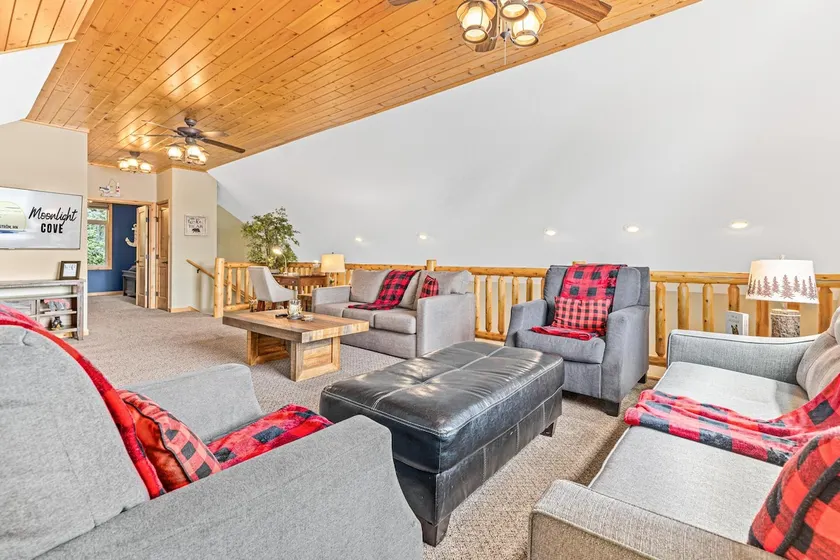 Multi-generational|LARGE Lakefront|GAMEROOM - Image 1