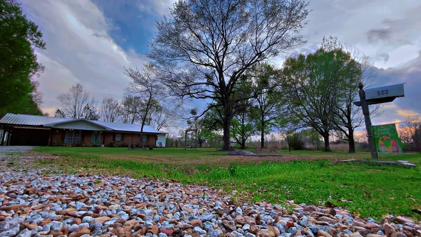 Melissa’s Farm Charm - Image 1