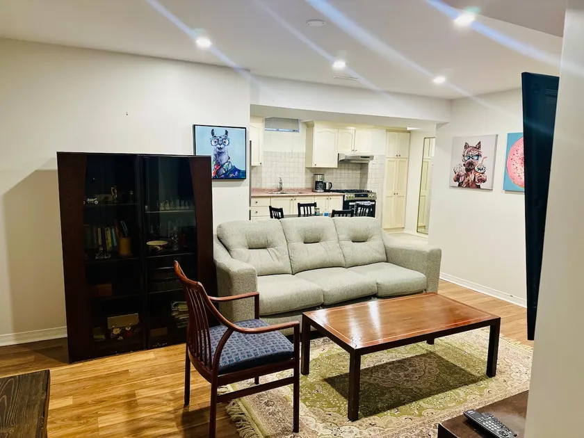 Fully Furnished Suite Close to DT Toronto - Image 1