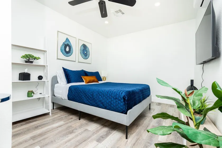 Stylish & Cozy Studio ~ QueenBed/Private Patio - Image 1