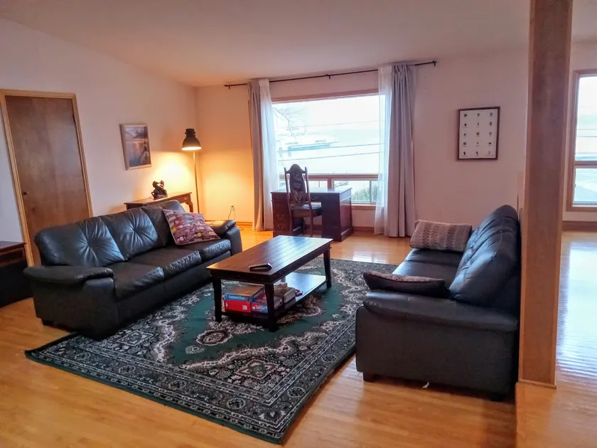 2 Bedroom Apartment Suite Overlooking the Lake - Image 1