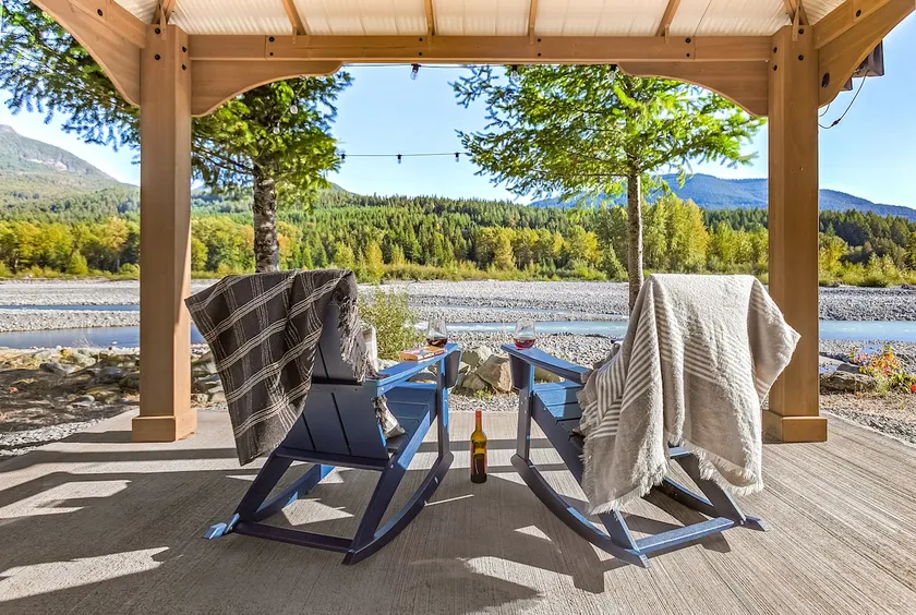 The River House- Riverfront Cabin-hot tub, gazebo! - Image 1