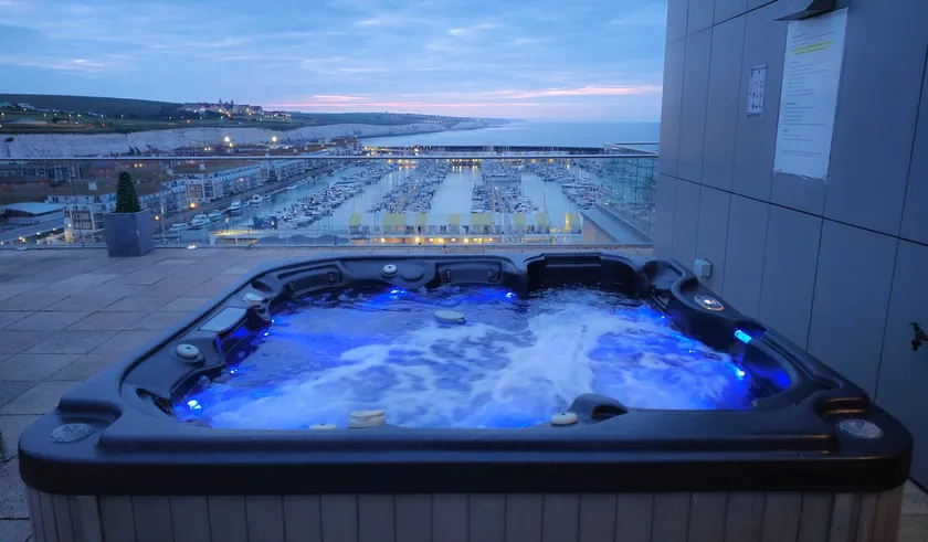 VIP | Seaview Penthouse | Hot Tub (+£125) | Modern - Image 1