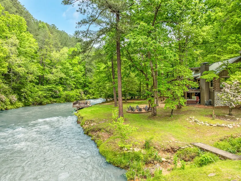 The Farmhouse- Riverfront, Fiber, HotTub, Fish, DogOK, Game Room, Movie Room - Image 1