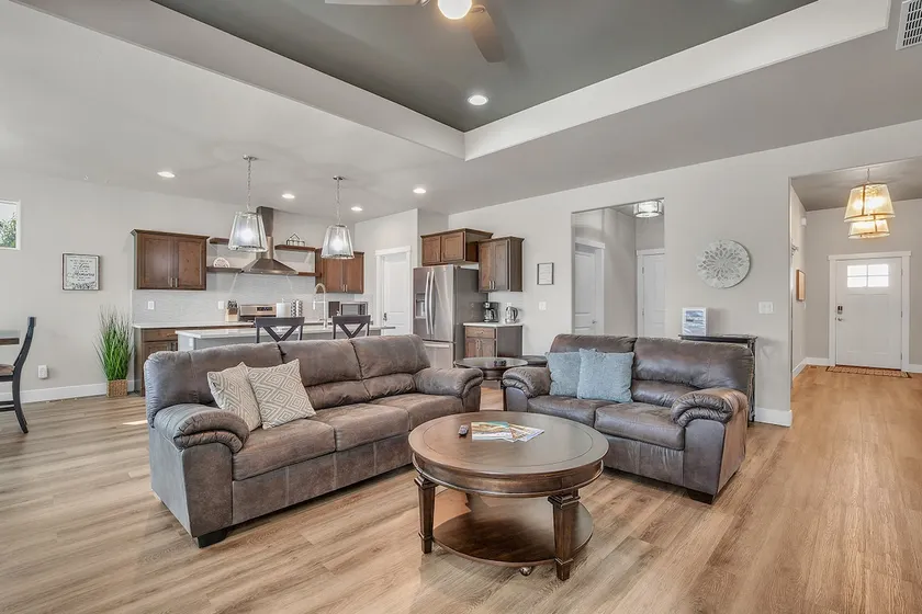Luxury Home for Professionals & Executives 3BR/2B - Image 1