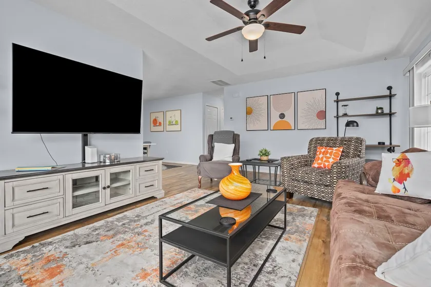 Inviting 2BR Half-Plex-Equipped Kitchen & Garage - Image 1