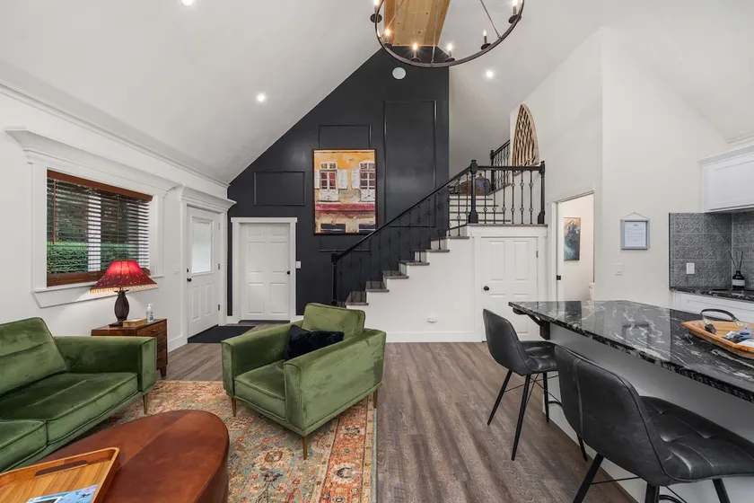 The Carriage House - Image 1