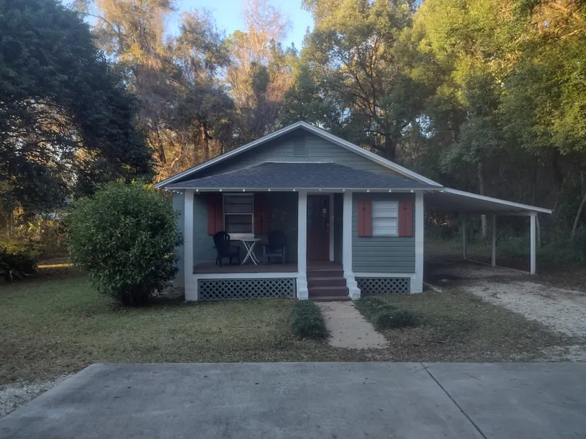 Serene 2 bedroom cottage w/ private yard - Image 1