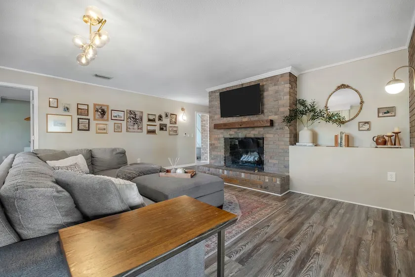 HUMMINGBIRD HAUS \\\\ 6 Bedrooms \\\\ Mid-Century \\\\ 2-Unit Home \\\\  2 Kitchens - Image 1