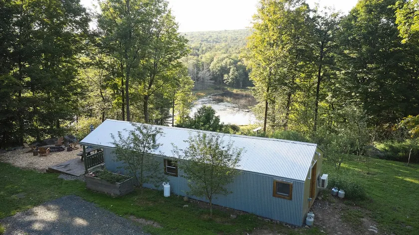 Private lake cabin w/hot tub, views and fruit - Image 1