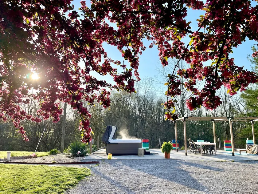 Weekend Getaway w/Hot Tub, 30 mins from Columbus! - Image 1