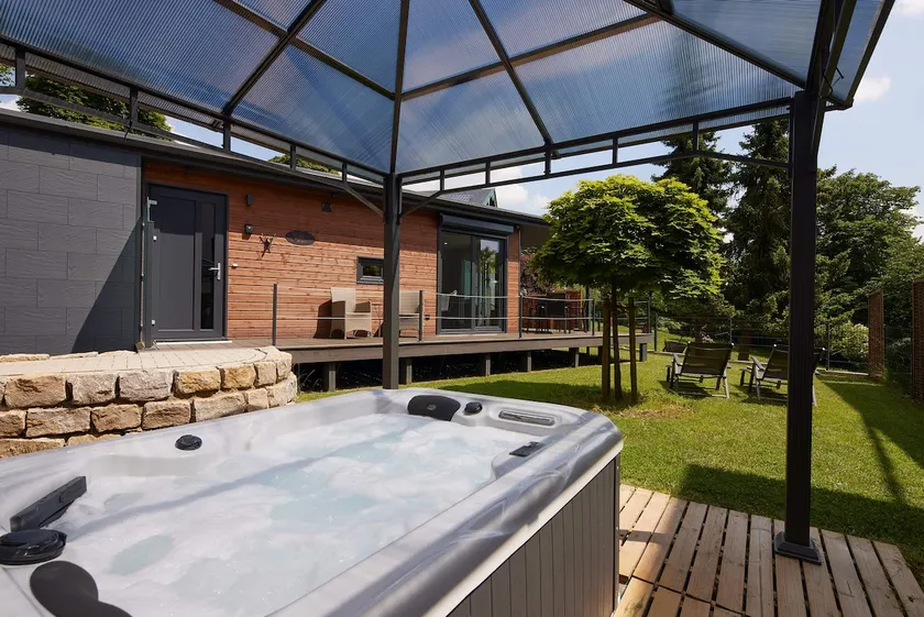 Spa chalet with sauna, whirlpool, gym, e-bike - Image 1