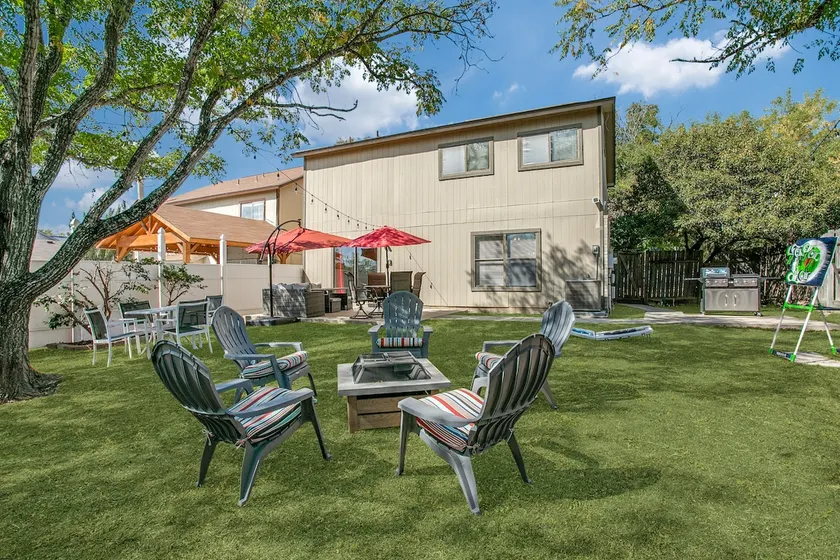 Sleeps 13 Fire Pit Fenced Yard Pet Friendly Near Six Flags - Image 1