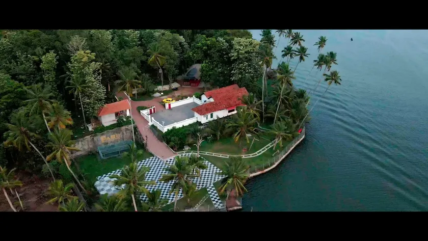 cheerful 2-bedroom cottage overlooking the lake - Image 1
