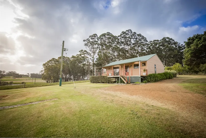 Cosy 2 bedroom cottage with majestic Karri views. - Image 1