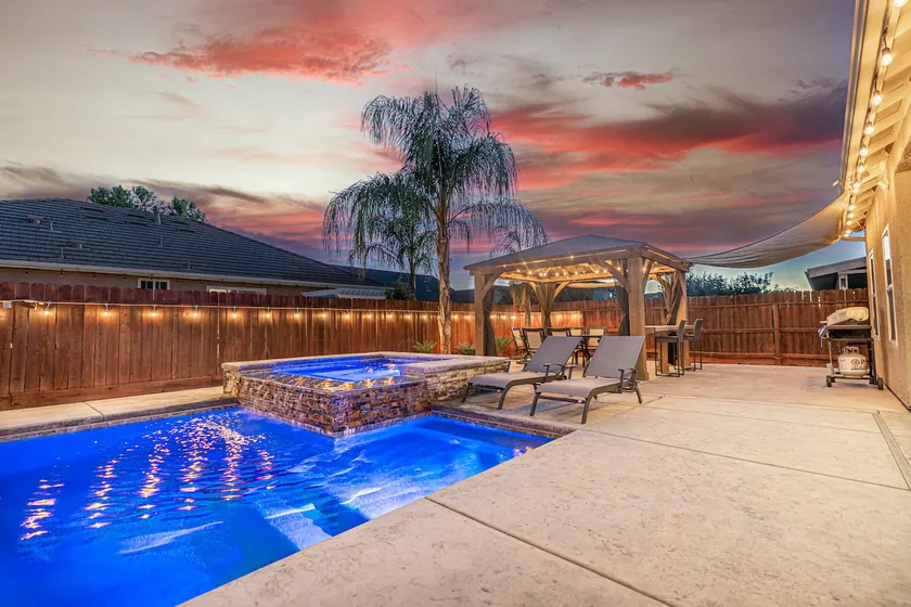 5BR Oasis • Heated Pool Option + Hot Tub - Image 1