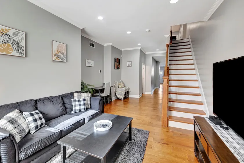 Cheerful 3 bedroom townhouse near City attractions - Image 1