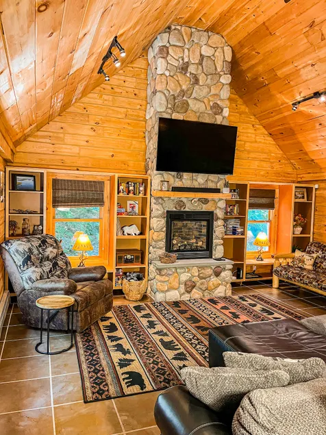 Cozy cabin with sauna, minutes from Weirs Beach - Image 1