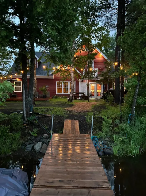 La Baie Cottage with Hot Tub and Sauna - Image 1