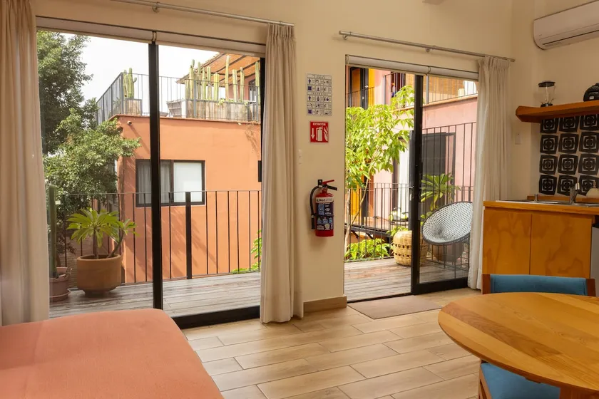 Charming Upper Floor Suite - Image 1