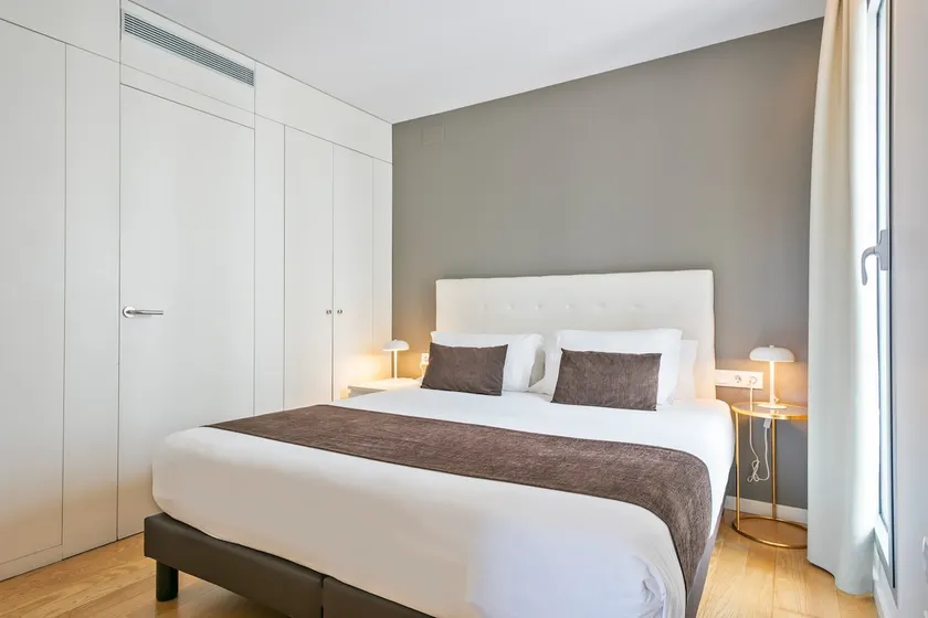 Lugaris Beach Apartments - Image 1