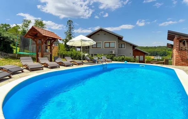 Villa with pool, sauna, jacuzzi and game room - Image 1