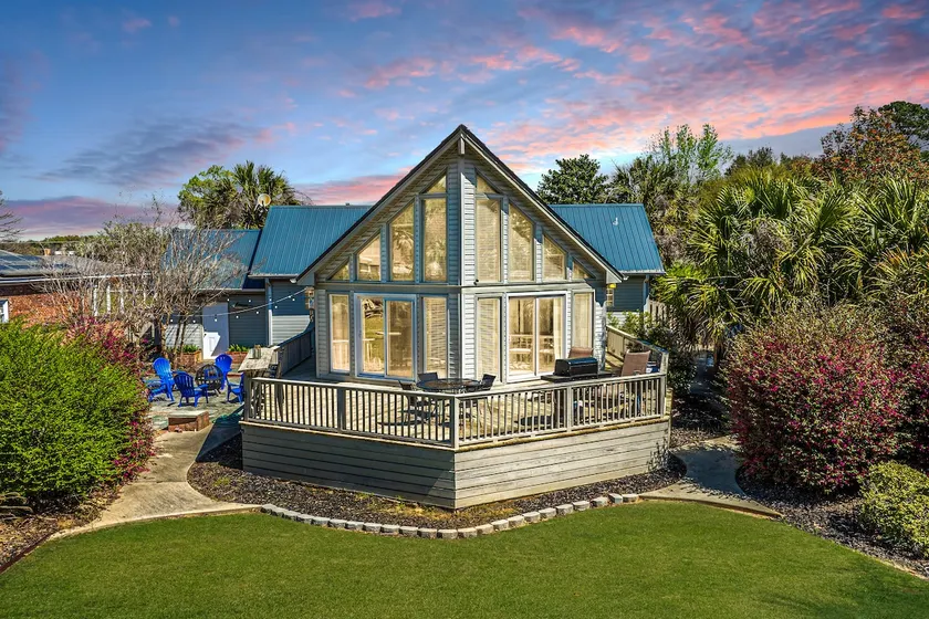 Lake Marion | Chill, Cruise, or Cast a Line for 8! - Image 1