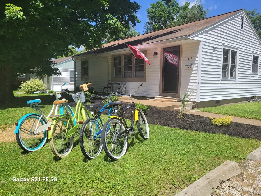 The Bread & Butter-Near IU-2 Kings-1 Qu.-7 Parking Spaces and Bicycles!   - Image 1
